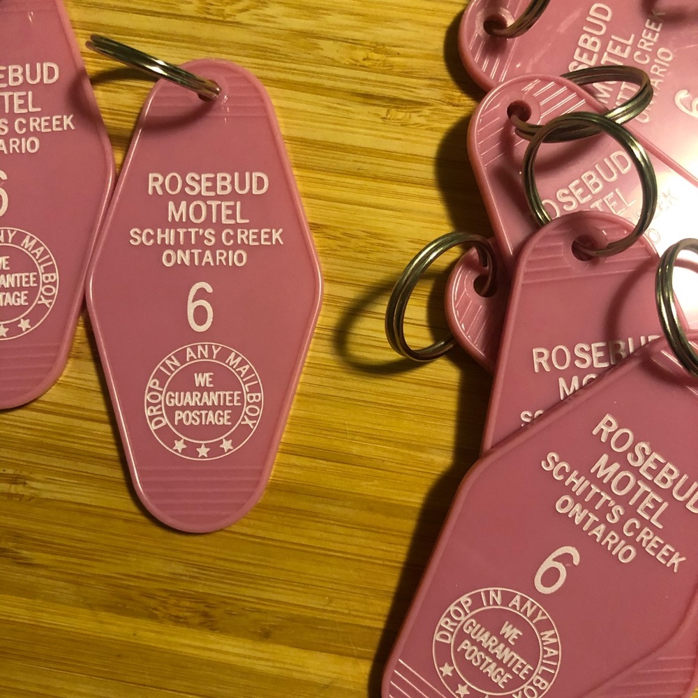 Schitt's Creek Rosebud Motel Keychain - Picture 7 of 7